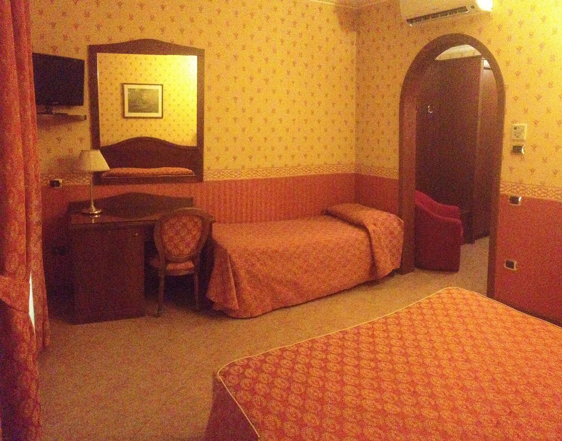 Al Boschetto Hotel Castel Volturno Exterior photo